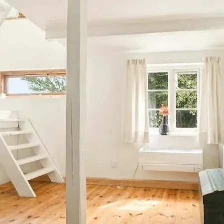 Quiet Hideaway Surrounded By Nature Semesterbostad